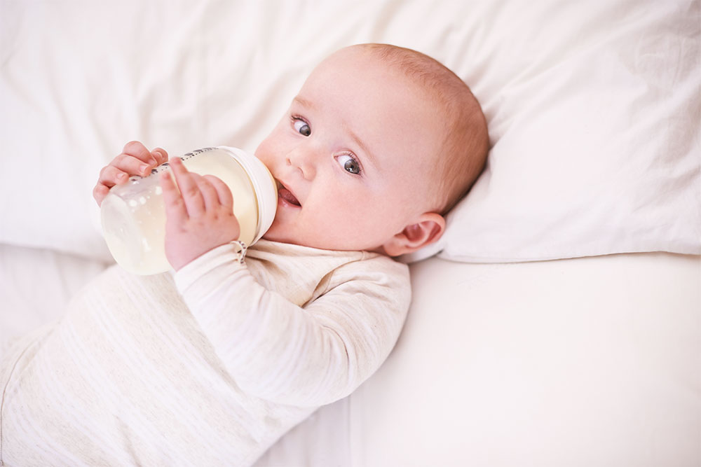 Bạn đã biết khi nào cần đổi sữa cho trẻ sơ sinh chưa?